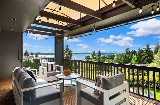 8627 Fauntlee Crest SW, Seattle, WA 98136