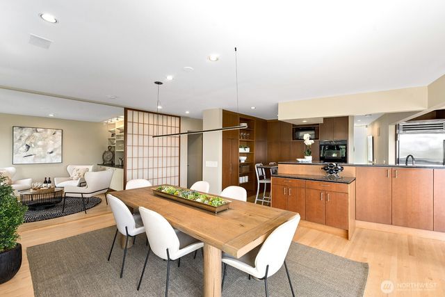 8627 Fauntlee Crest SW, Seattle, WA 98136