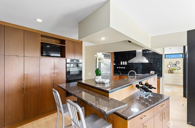 8627 Fauntlee Crest SW, Seattle, WA 98136