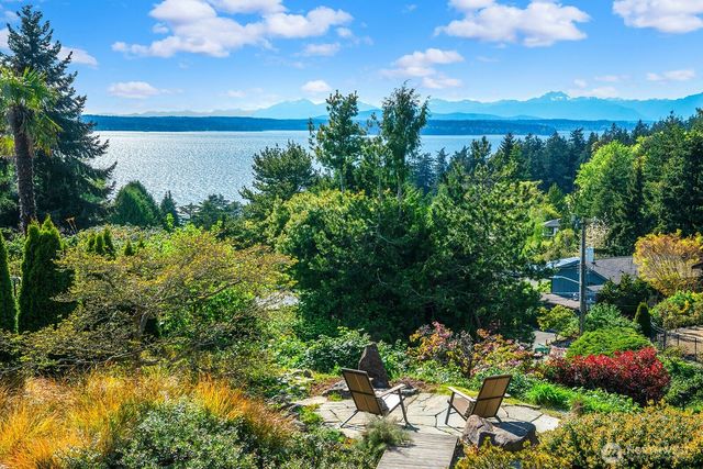 8627 Fauntlee Crest SW, Seattle, WA 98136
