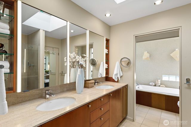 8627 Fauntlee Crest SW, Seattle, WA 98136