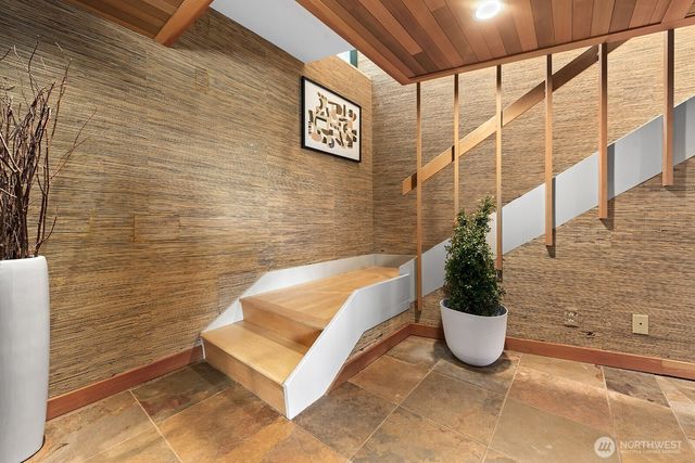 8627 Fauntlee Crest SW, Seattle, WA 98136