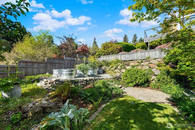 8627 Fauntlee Crest SW, Seattle, WA 98136
