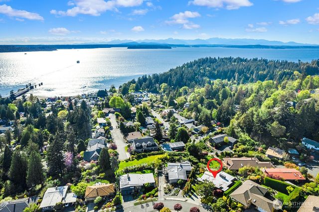 8627 Fauntlee Crest SW, Seattle, WA 98136