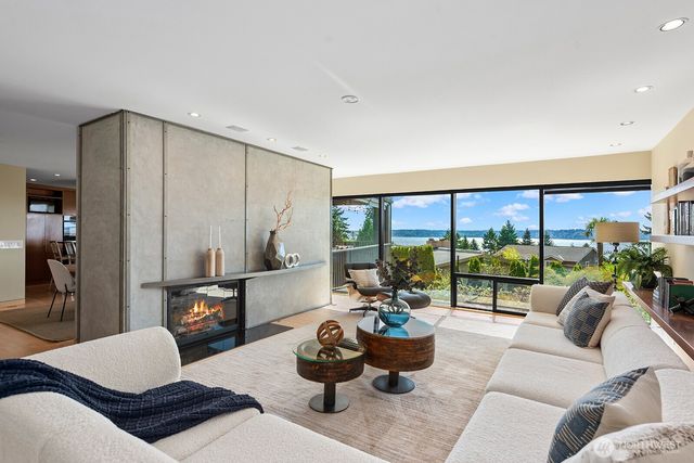 8627 Fauntlee Crest SW, Seattle, WA 98136