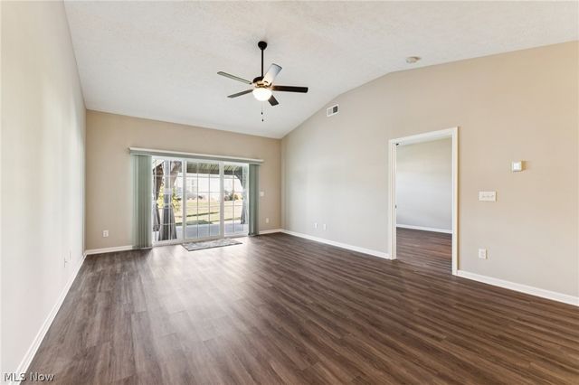 215 Silver Spring Circle, Elyria, OH 44035