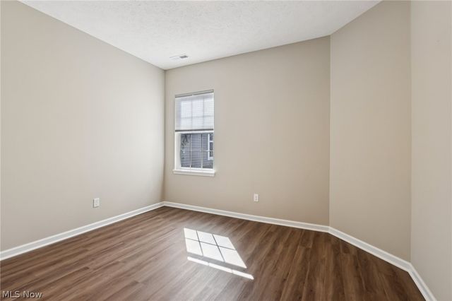 215 Silver Spring Circle, Elyria, OH 44035