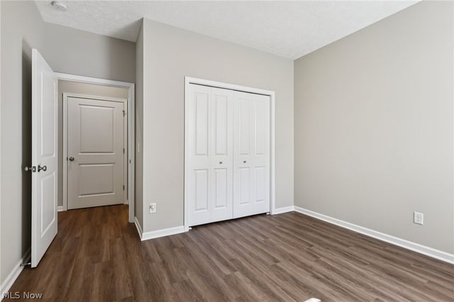 215 Silver Spring Circle, Elyria, OH 44035