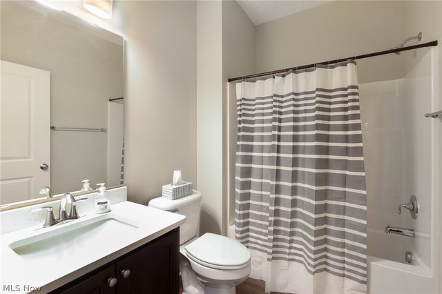 215 Silver Spring Circle, Elyria, OH 44035