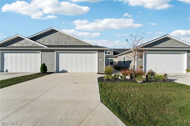 215 Silver Spring Circle, Elyria, OH 44035