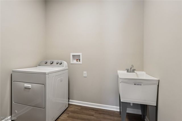 215 Silver Spring Circle, Elyria, OH 44035