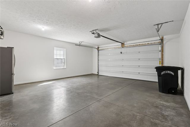215 Silver Spring Circle, Elyria, OH 44035