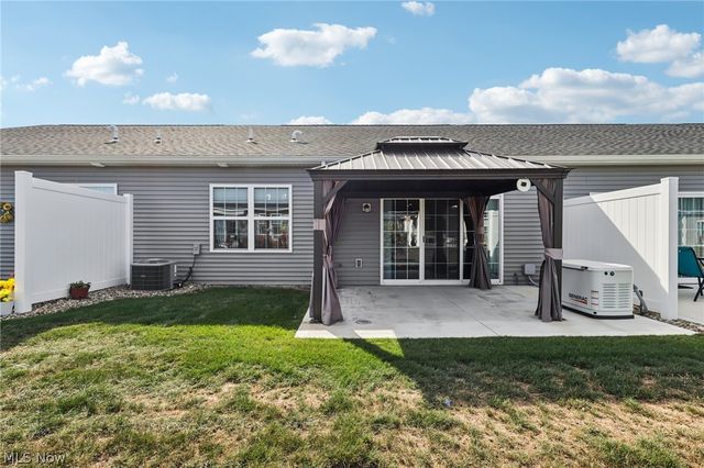 215 Silver Spring Circle, Elyria, OH 44035