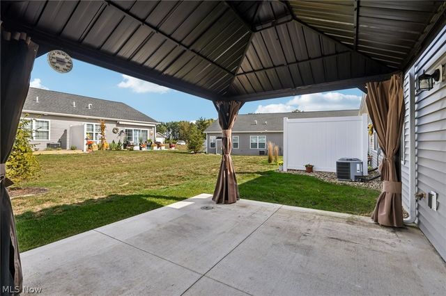 215 Silver Spring Circle, Elyria, OH 44035