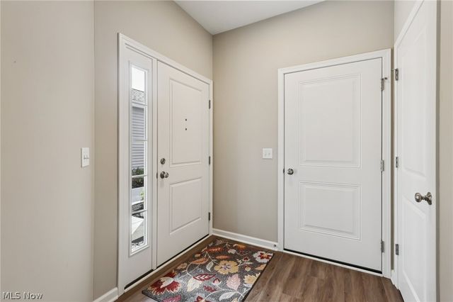 215 Silver Spring Circle, Elyria, OH 44035