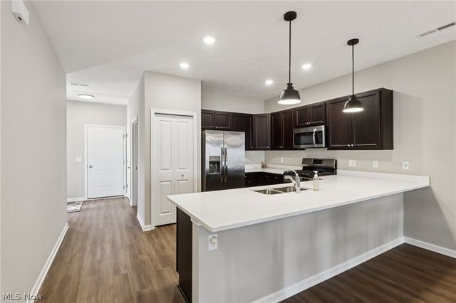 215 Silver Spring Circle, Elyria, OH 44035