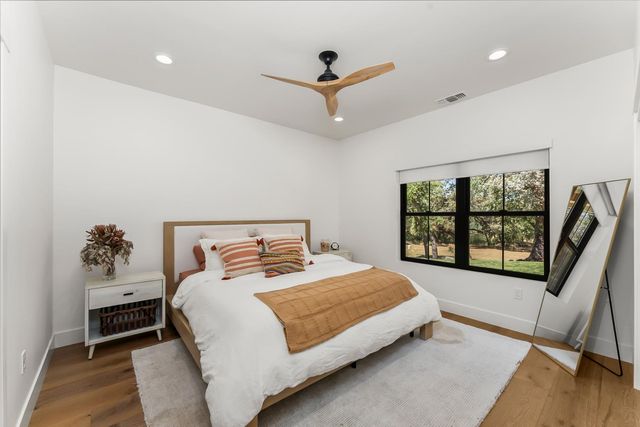 2304 Howard Dr, Rescue, CA 95672
