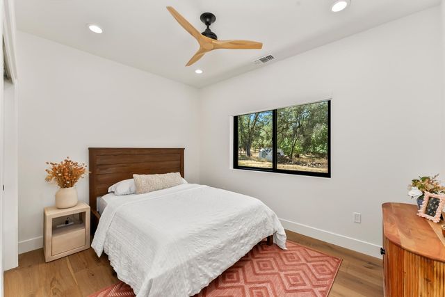 2304 Howard Dr, Rescue, CA 95672