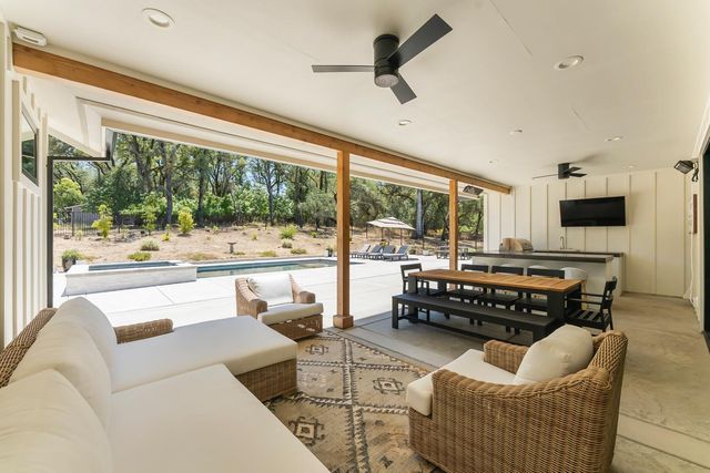 2304 Howard Dr, Rescue, CA 95672