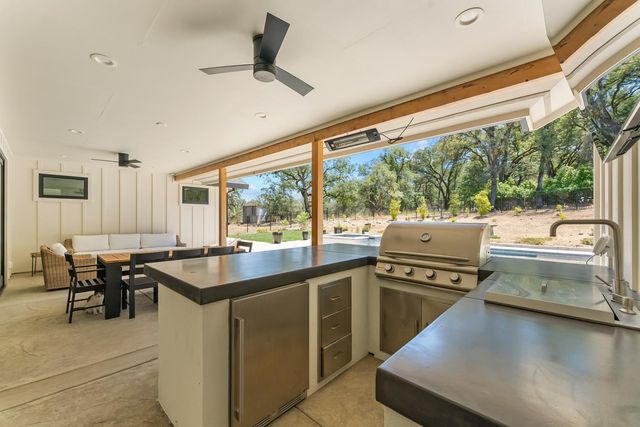 2304 Howard Dr, Rescue, CA 95672