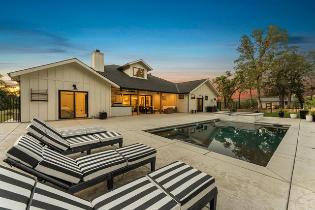 2304 Howard Dr, Rescue, CA 95672