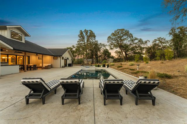 2304 Howard Dr, Rescue, CA 95672