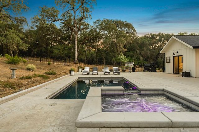 2304 Howard Dr, Rescue, CA 95672