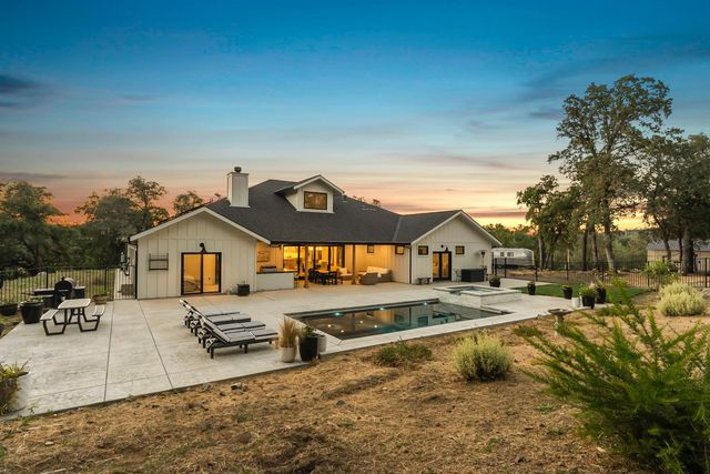 2304 Howard Dr, Rescue, CA 95672