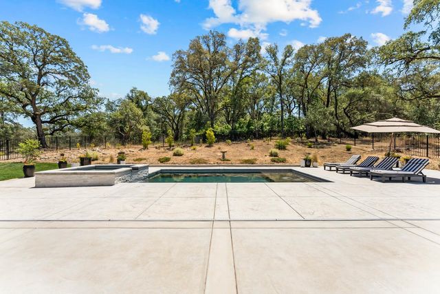 2304 Howard Dr, Rescue, CA 95672