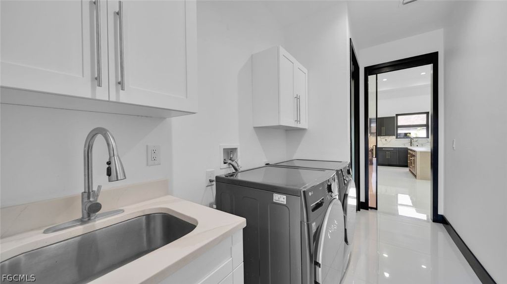 Image 15 of property listing at 113 SW 37th AVE, Cape Coral, FL 33991