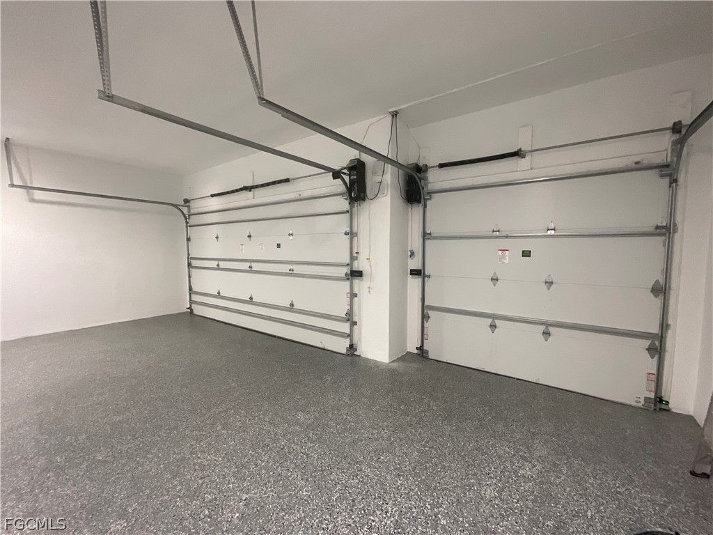 Image 32 of property listing at 113 SW 37th AVE, Cape Coral, FL 33991