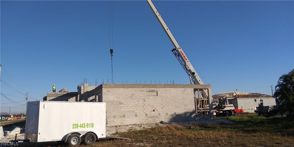 Image 33 of property listing at 113 SW 37th AVE, Cape Coral, FL 33991