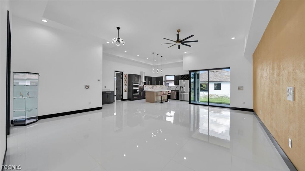 Image 7 of property listing at 113 SW 37th AVE, Cape Coral, FL 33991