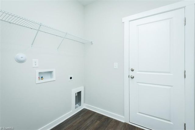 411 E Lee Avenue, Yadkinville, NC 27055