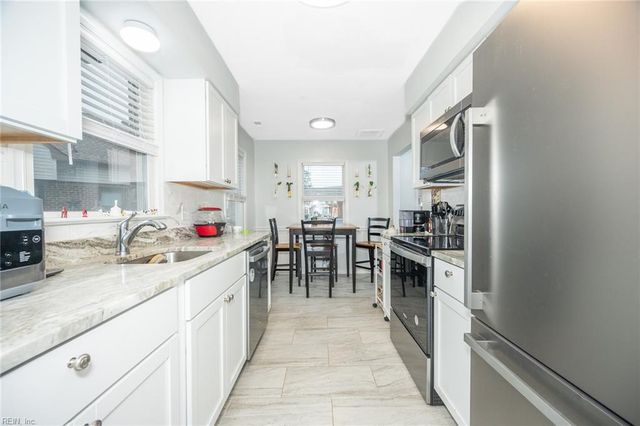 2312 Meadows LNDG, Chesapeake, VA 23321