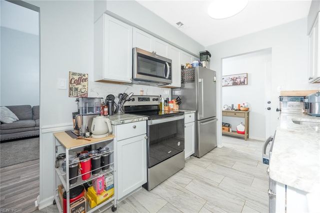 2312 Meadows LNDG, Chesapeake, VA 23321