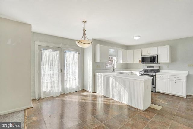 155 ABBEY DR, Mount Wolf, PA 17347