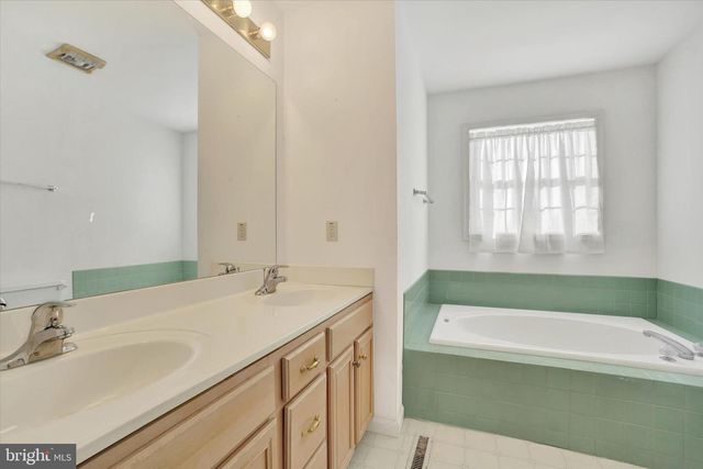 155 ABBEY DR, Mount Wolf, PA 17347