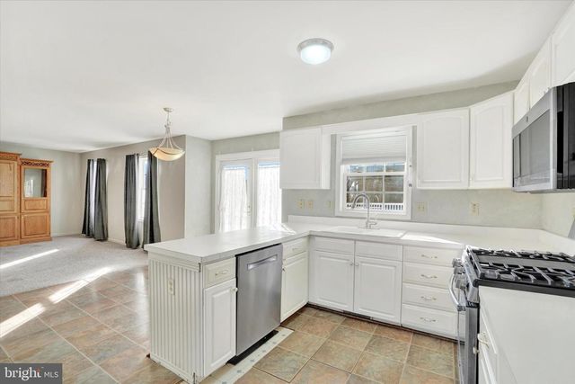 155 ABBEY DR, Mount Wolf, PA 17347