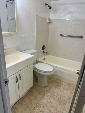20251 NE 2nd Ave 29, Miami, FL 33179
