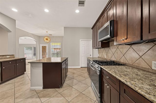 706 Silver Creek Circle, Richmond, TX 77406