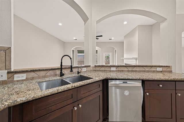 706 Silver Creek Circle, Richmond, TX 77406