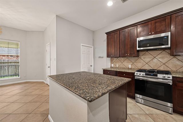 706 Silver Creek Circle, Richmond, TX 77406