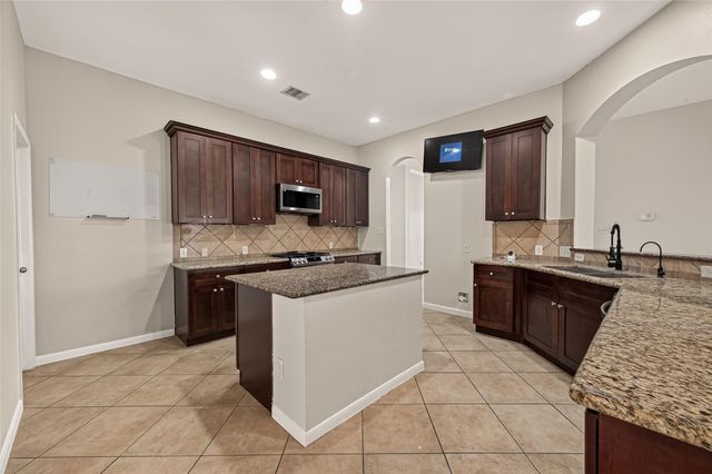 706 Silver Creek Circle, Richmond, TX 77406