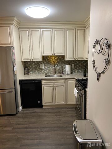 703 Cricket Lane, Woodbridge Proper, NJ 07095
