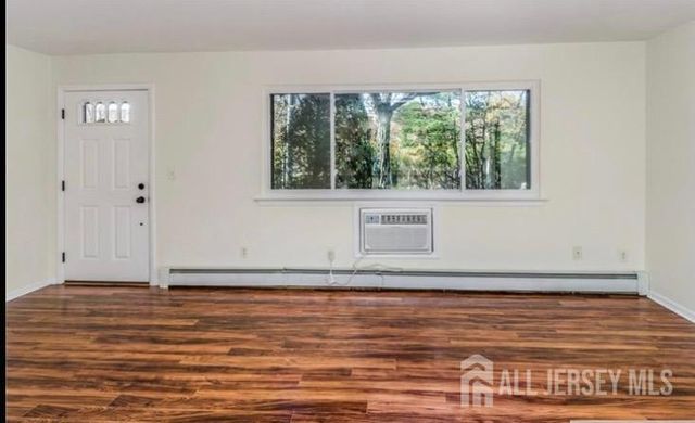 703 Cricket Lane, Woodbridge Proper, NJ 07095
