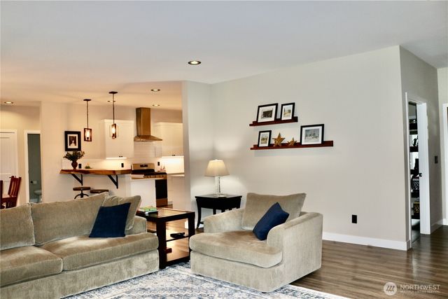 1377 Alger Cain Lake Rd, Sedro Woolley, WA 98284