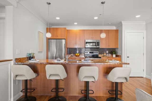 156 Green St 205, Boston, MA 02130