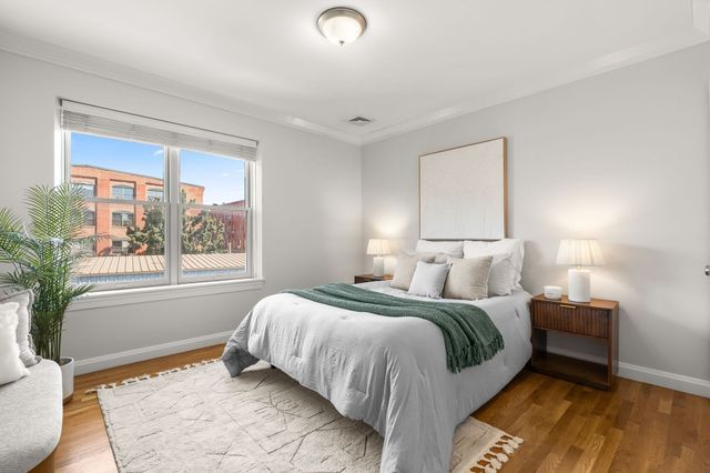 156 Green St 205, Boston, MA 02130