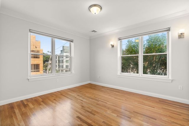 156 Green St 205, Boston, MA 02130